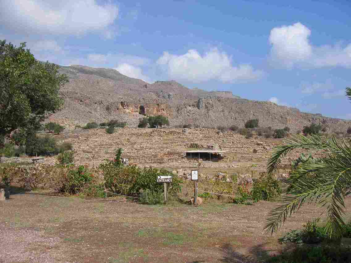 picture of Palace of Zakros from entrance