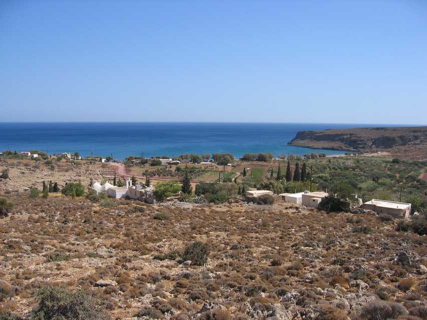 picture of old center at Kato Zakros with bay
